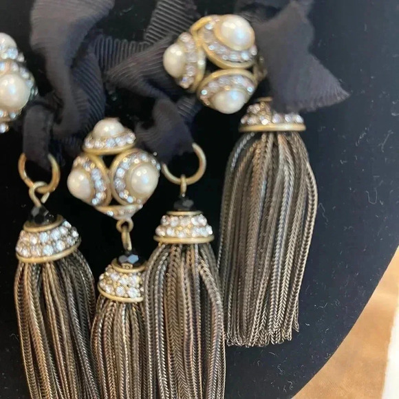 Like new black ribbon pearl and tassel necklace - Picture 4 of 5